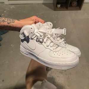 Air Force 1 high top white boys 6.5 / women’s 8